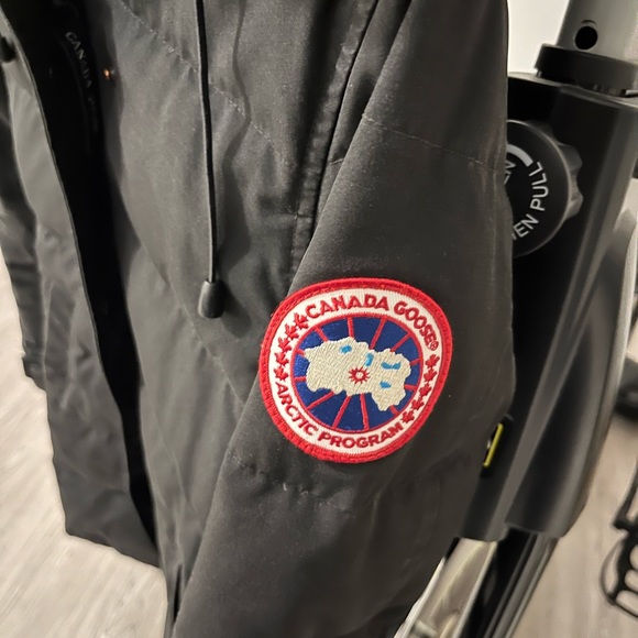 Canada Goose Shelburne Parka - Picture 2 of 6